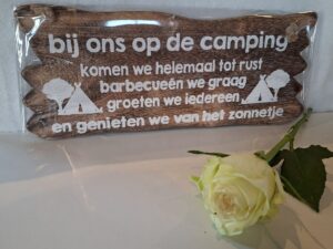 Houten bordje 'camping'